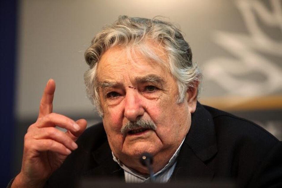 Los expresidentes José Mujica y Julio María Sanguinetti dejan el senado en Uruguay