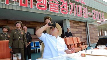 Kim Jong-un supervisa certamen militar y amenaza con 'preparativos de guerra'