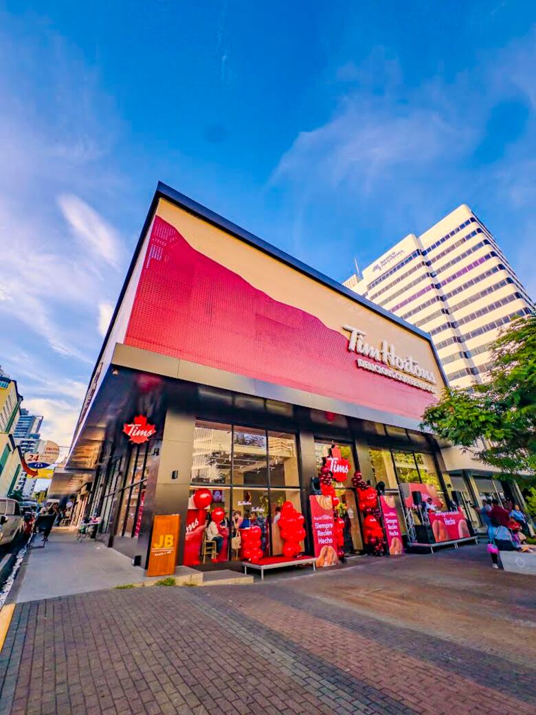 Tim Hortons celebra la apertura de su tercera sucursal en Vía España, Panamá