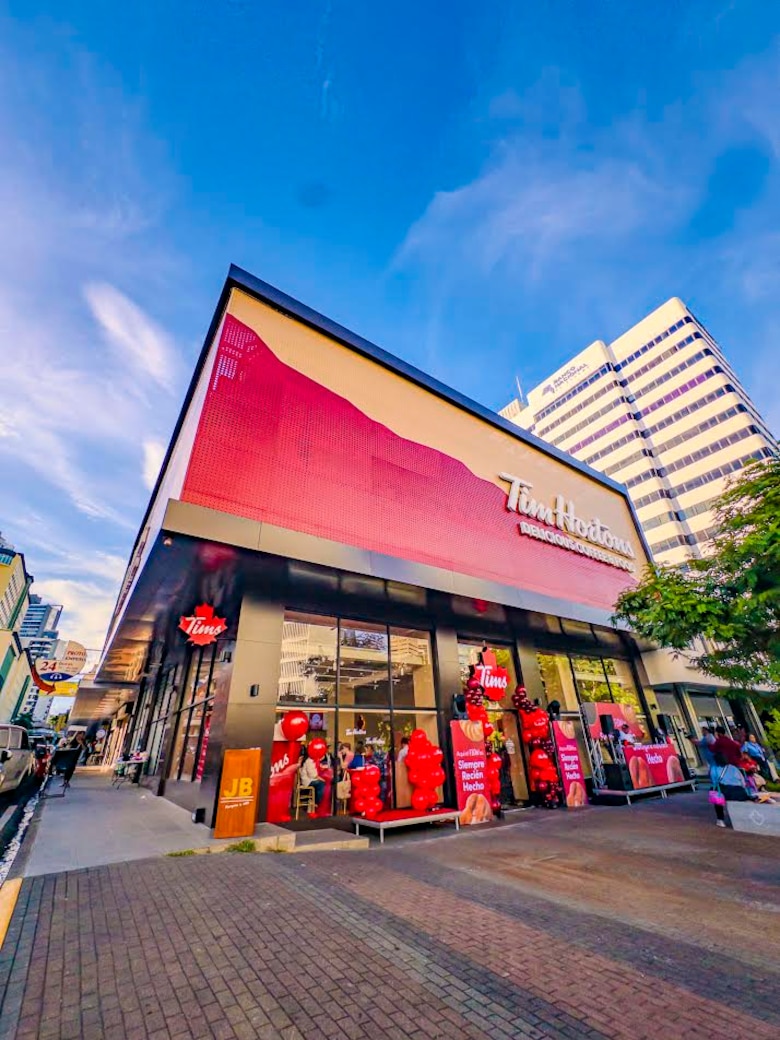 Tim Hortons celebra la apertura de su tercera sucursal en Vía España, Panamá