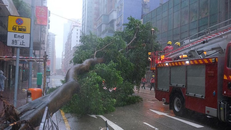 La reina de las tormentas: las imágenes del supertifón Ragasa que deja al menos 17 muertos en Taiwán y obliga a evacuar a millones en China