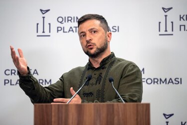 Zelenski visita la ciudad retomada de Izium, en la región de Járkov