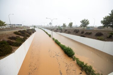 Cierran escuelas y playas en la isla española de Ibiza por lluvias torrenciales