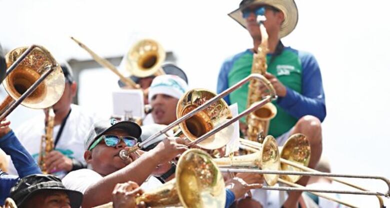 Electores se gozan la fiesta, pero piden debates