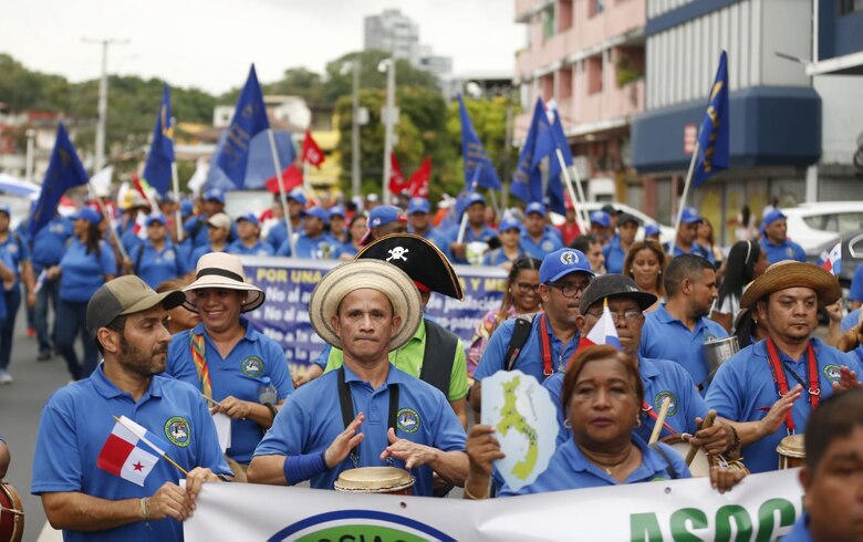 Grupos sindicales marcharon en rechazo a las reformas de la CSS