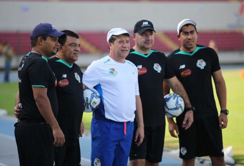 Bolillo Gómez define lista; Román Torres regresa a la Sele