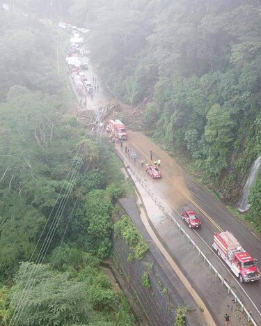 Costa Rica: Deslave lanza autobús a un precipicio, al menos 9 muertos