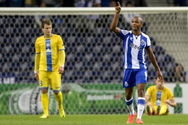 Argelino Brahimi marca tres goles para liderar el contundente triunfo de Oporto