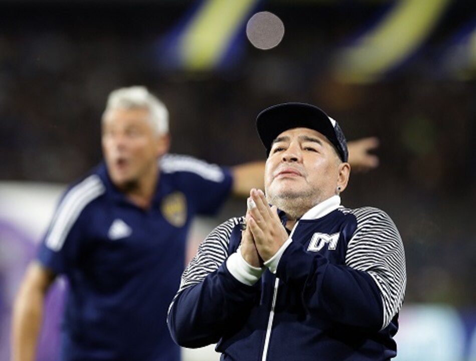 Maradona está mejor y se quiere ir del hospital, dice su médico