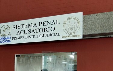 Funcionario vinculado a caso de armas ilegales se entrega