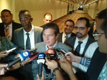 Diputados perredistas y panameñistas acuerdan continuar reuniones