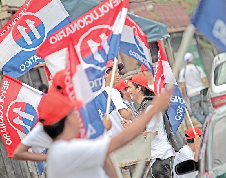 La juventud vota, pero no manda: los partidos panameños frenan la renovación política