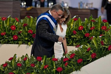 Corte ordena publicar información de viajes de Mauricio Funes