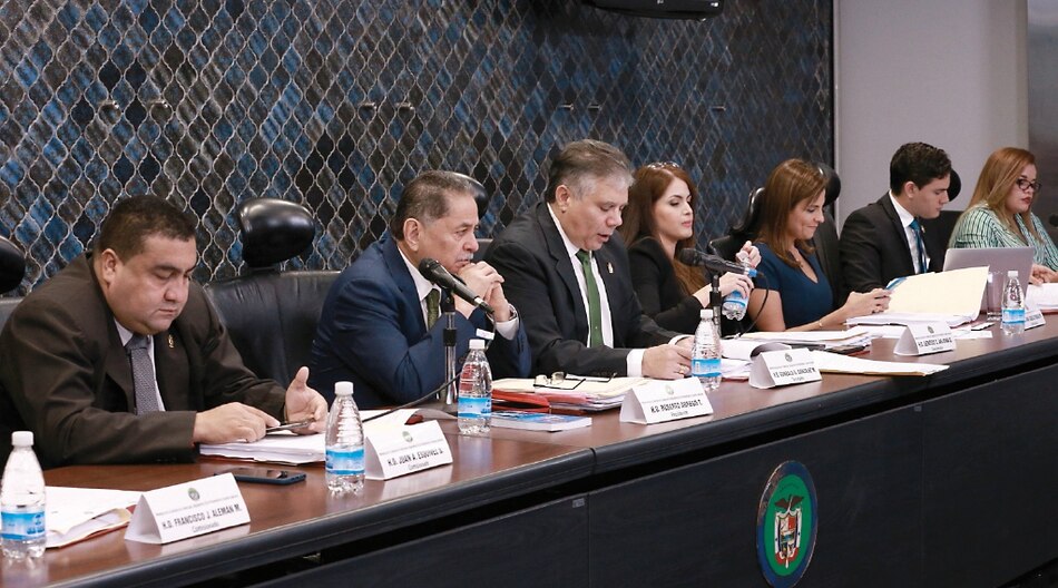 Ratifican a Julio Javier Justiniani como superitendente de Valores