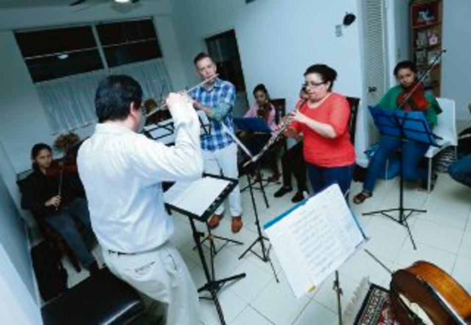 Tras el legado musical de Castañeda