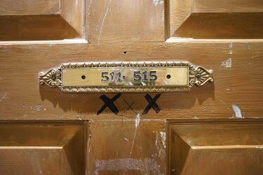 Las puertas del Chelsea Hotel a subasta gracias a un vagabundo