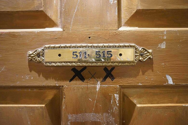 Las puertas del Chelsea Hotel a subasta gracias a un vagabundo