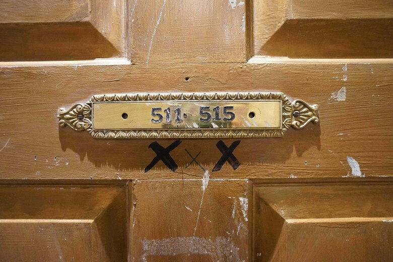 Las puertas del Chelsea Hotel a subasta gracias a un vagabundo