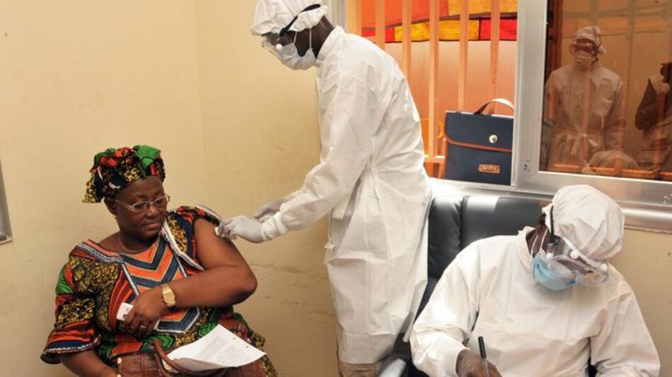 Vacuna experimental de ébola podría detener virus en África