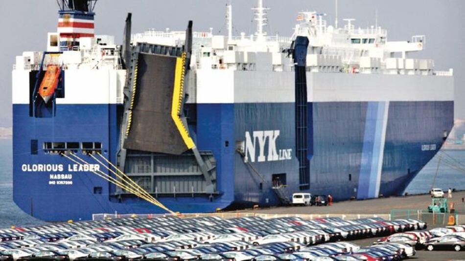 Trump amenaza con imponer arancel de 20% a carros de la UE