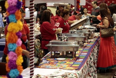 Banquetes de amor en la Fiesta Alrededor del Mundo