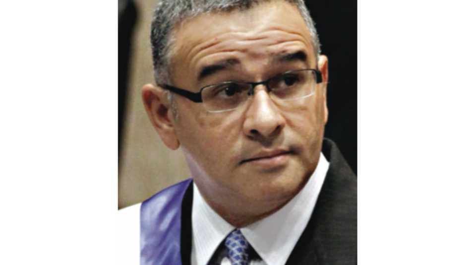 Nicaragua concede nacionalidad a Mauricio Funes