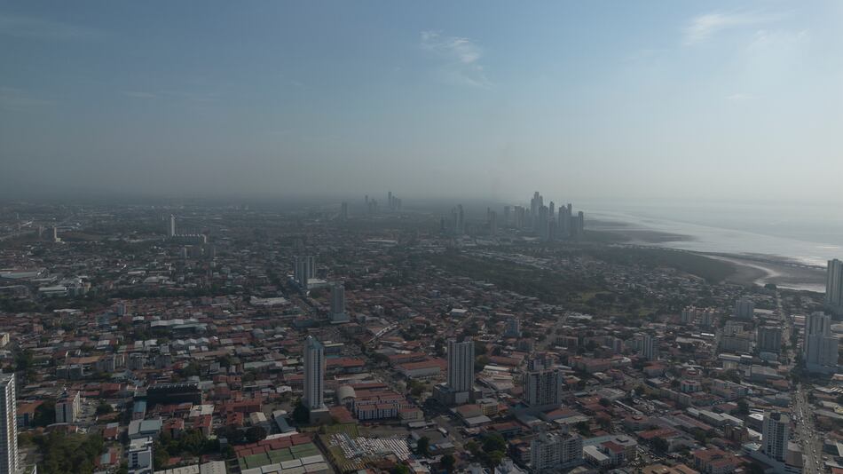 Aviso de vigilancia: humo tóxico por incendio en el relleno sanitario de cerro Patacón