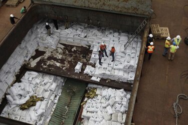 Buque que transportaba armas podría haber violado embargo: Reino Unido