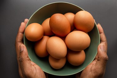 Investigadores observan los efectos en la salud de comer hasta tres huevos todos los días