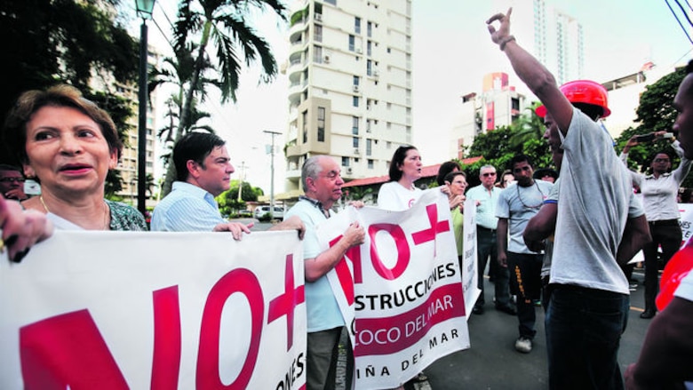 Una concretera en Coco del Mar