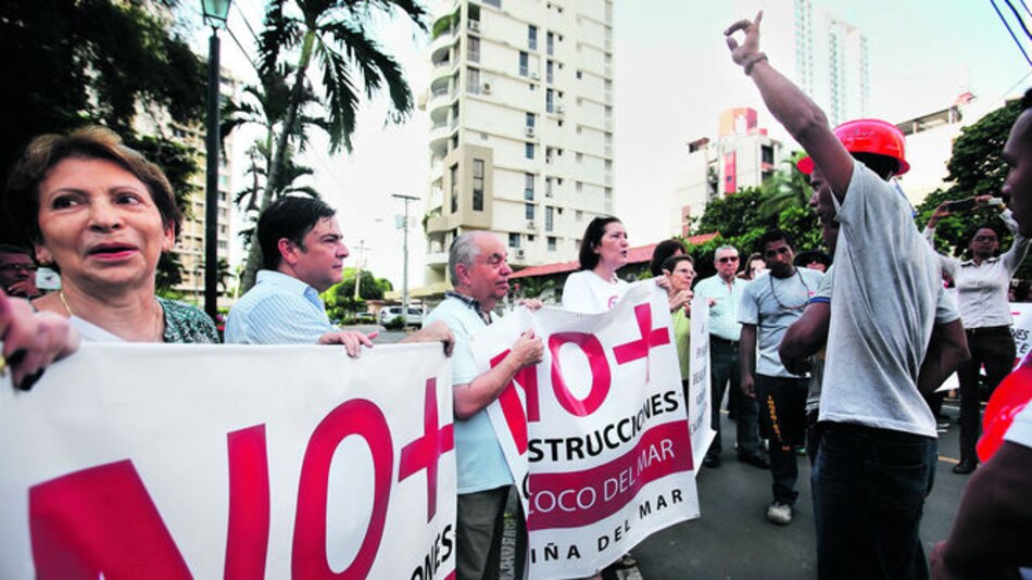 Una concretera en Coco del Mar