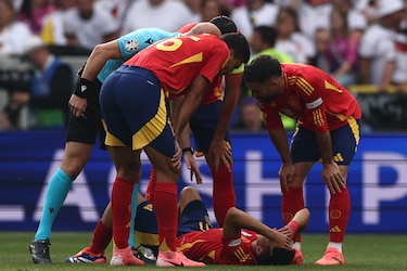 Pedri sufre un esguince lateral interno
