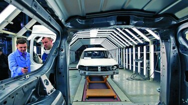 Fabricantes se unen por taxis autónomos