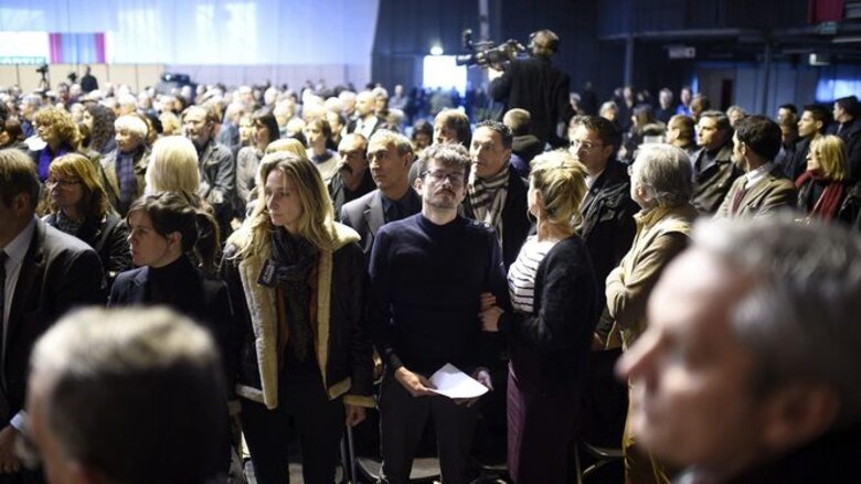 Con lágrimas, bromas y música despiden a Charb en París