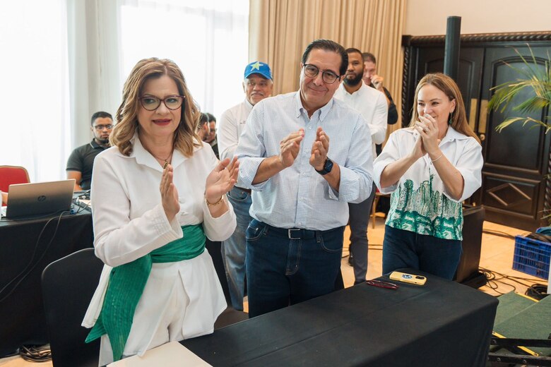 Martín Torrijos renunció al PRD; con él se fue Rosario Turner