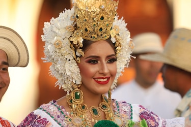 Fotogalería: Tunas de tambores y violines en el Martes de Carnaval en Santo Domingo