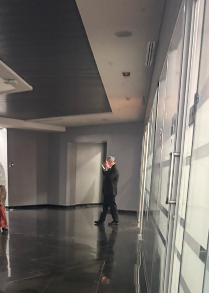 Cheque a cheque: la cacería de botellas sacude la Asamblea