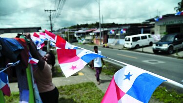 Aprueban el uso de los símbolos patrios