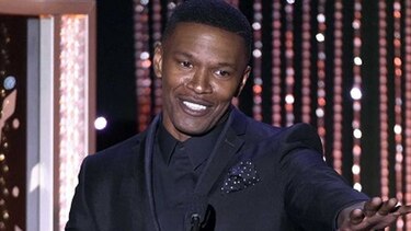 Jamie Foxx rescata a conductor de vehículo en llamas