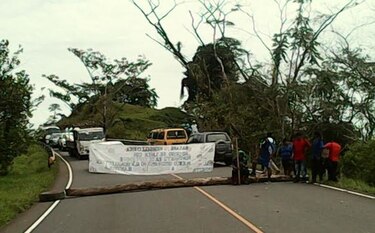 Agentes antidisturbios reabren la vía Almirante-Chiriquí Grande