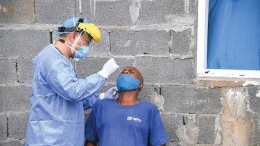 Una persona muere cada hora por Covid-19 en julio