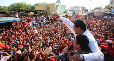 Nicolás Maduro evalúa 'premiar' a los beneficiarios de programas sociales que voten