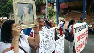 Afectados por dietilenglicol protestaron en la vía Transístmica
