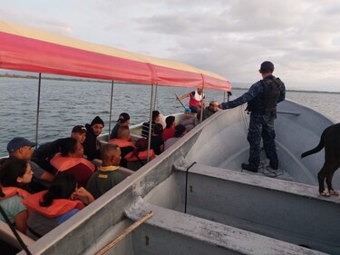 Interceptan en Guatemala a 50 migrantes cubanos que eran transportados en lanchas