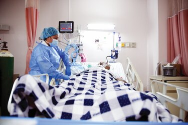 Disminuyen contagios, muertes y porcentaje de positividad de la Covid-19