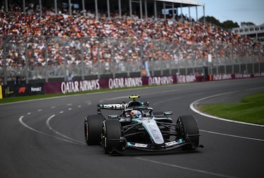 Russell desinfla la ‘rebeldía’ de Ferrari; Sainz acaba 15º y Alonso abandona