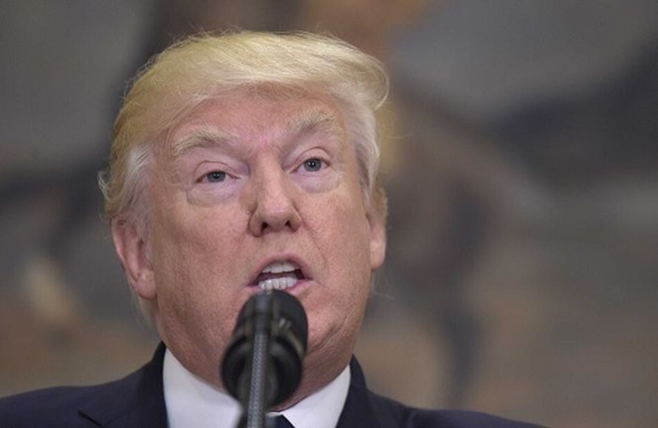 Trump restablece restricciones a viajes a Cuba y veta comercio con militares