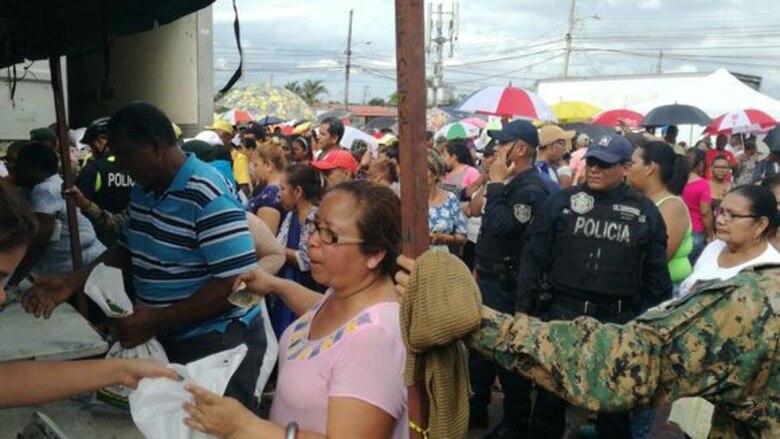 Cientos de personas madrugan para acudir a las ‘naviferias’