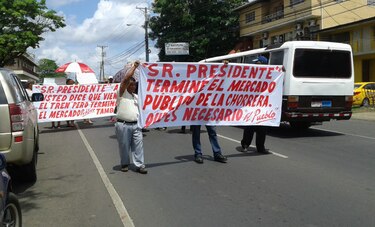 Vendedores de productos agrícolas exigen terminación de mercado