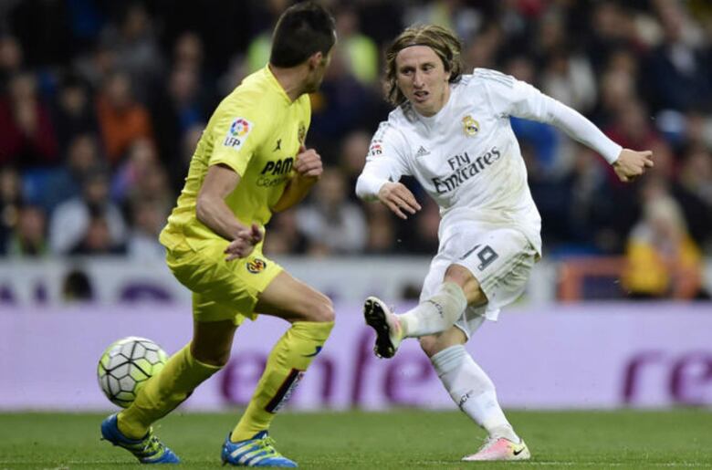 Suárez le regresa la alegría al Barcelona, liderando una goleada de 8-0